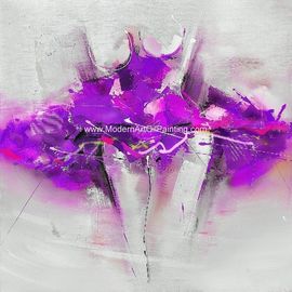 白い壁の装飾のための紫色の服を塗る手塗りの抽象的なキャンバスの芸術